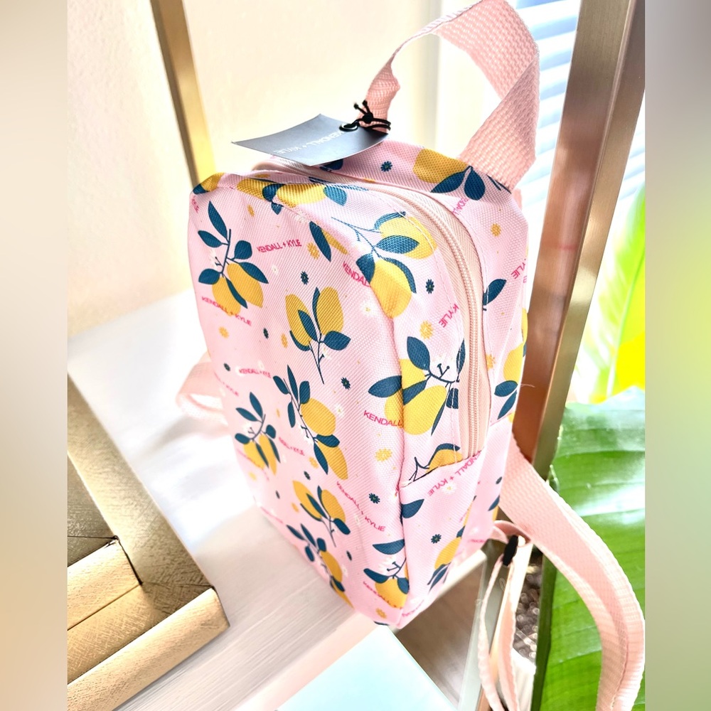 KENDALL+KYLIE MINI LEMONS 🍋 LIGHTWEIGHT BACKPACK - Picture 5 of 6